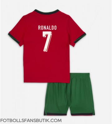 Portugal Cristiano Ronaldo #7 Replika Hemmatröja Barn EM 2024 Kortärmad (+ Korta byxor)